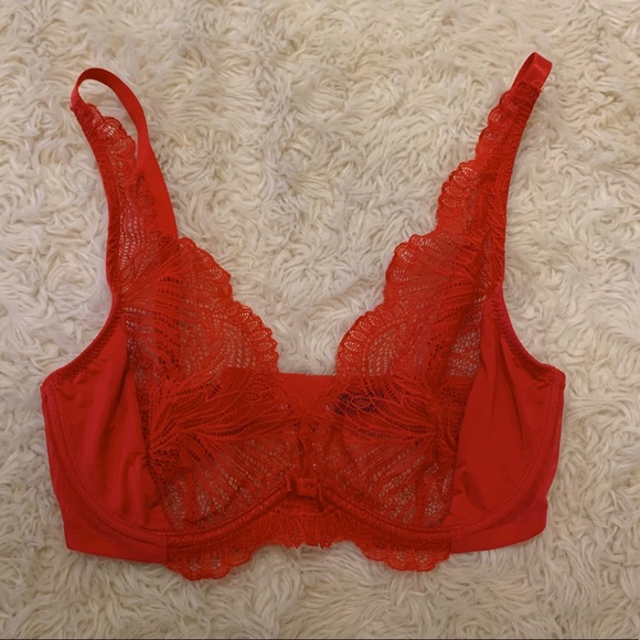 lacy red Triumph bra 🌹 - Picture 4 of 9